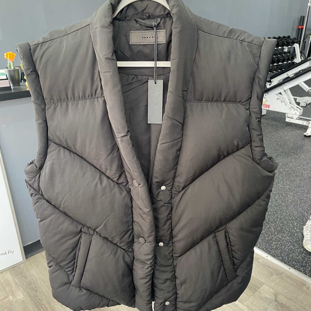 Black puffer vest- oversized